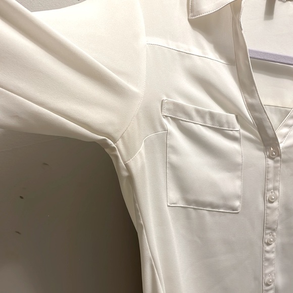 White blouse - Picture 3 of 3